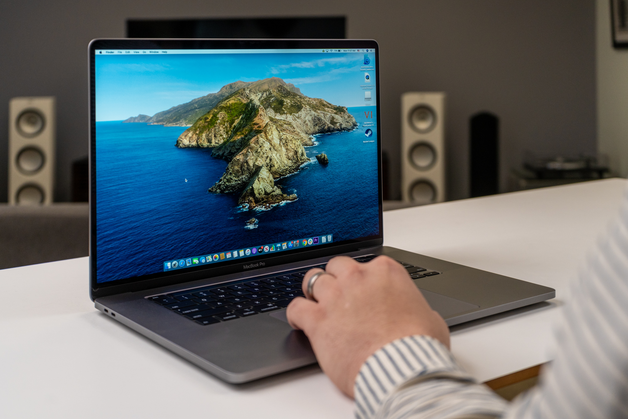 MacBook Pro 13-inch vs. MacBook Pro 16-inch: Laptop Face-off