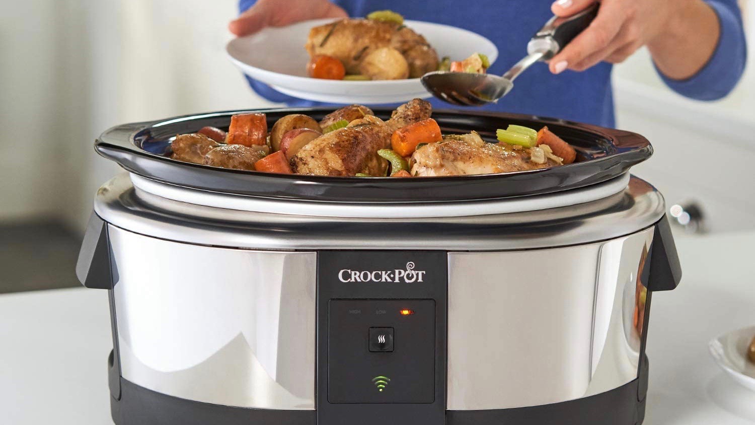 Crock-Pot Large 8 Quart Programmable Slow Cooker with Auto Warm Setting and  Cookbook, Black Stainless Steel & Electric Lunch Box, Portable Food Warmer