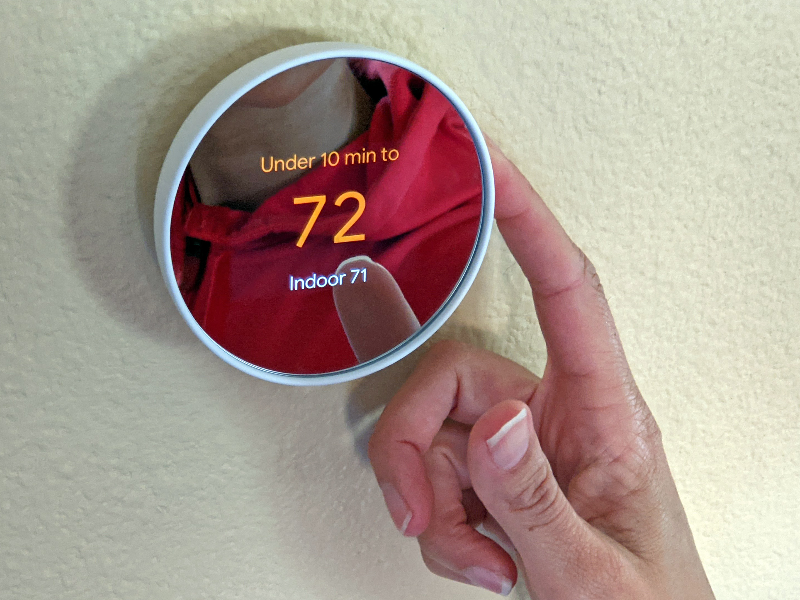 Does the nest thermostat have 2024 a camera