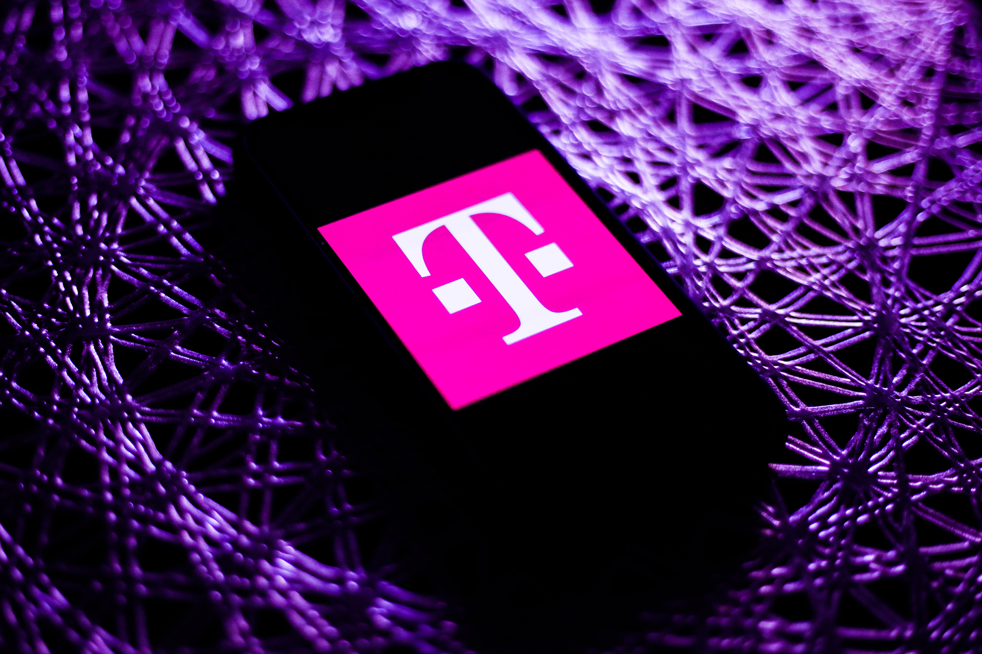 智能手机上的 T-Mobile 徽标。