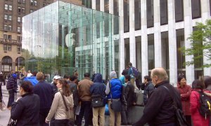 line for iphone 4 in NYC