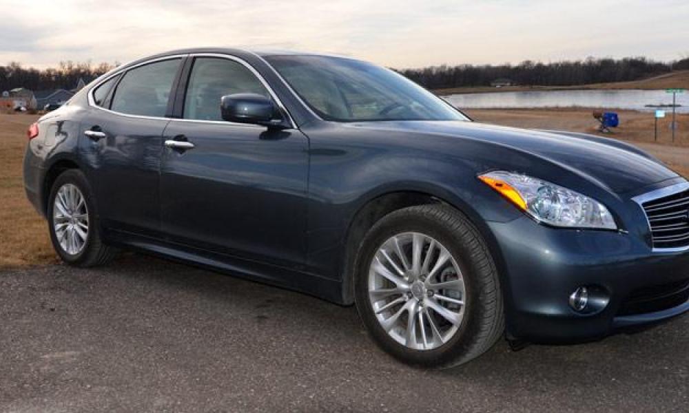 2012 infiniti m56x review front angle