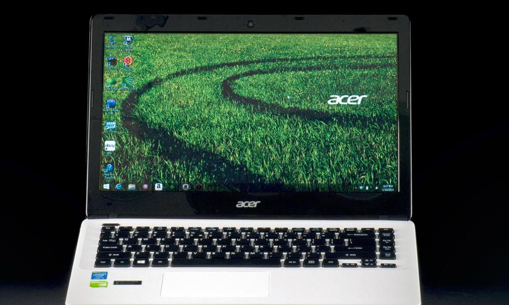 Acer Aspire E1 front v2