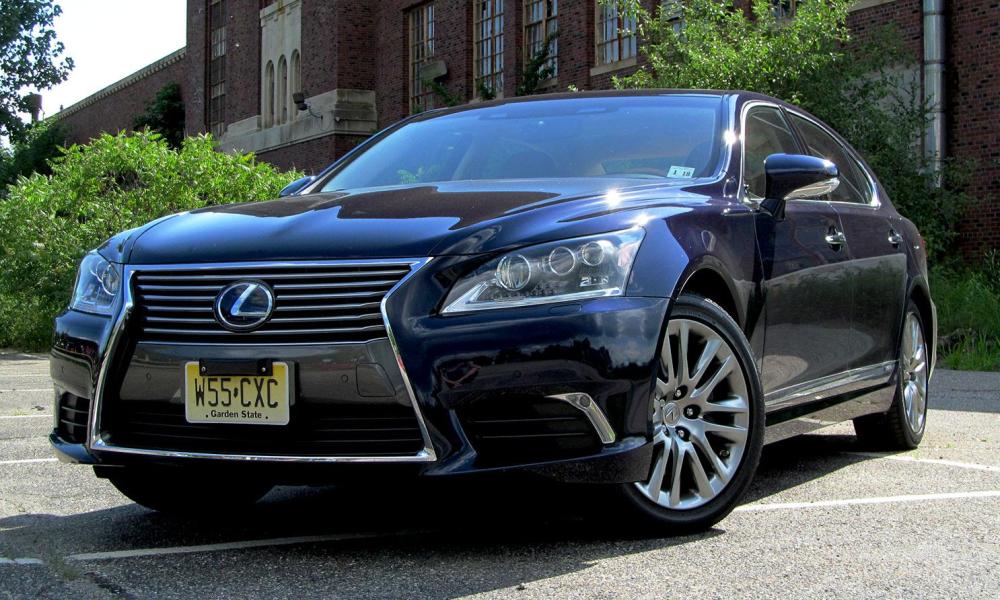 2013 Lexus LS600h L front angle