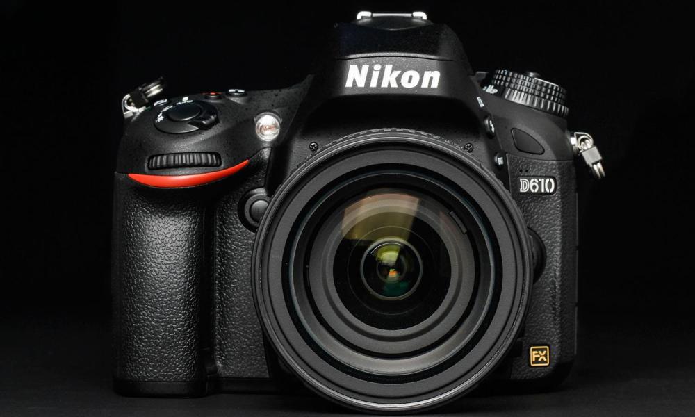 NIKON D610 front