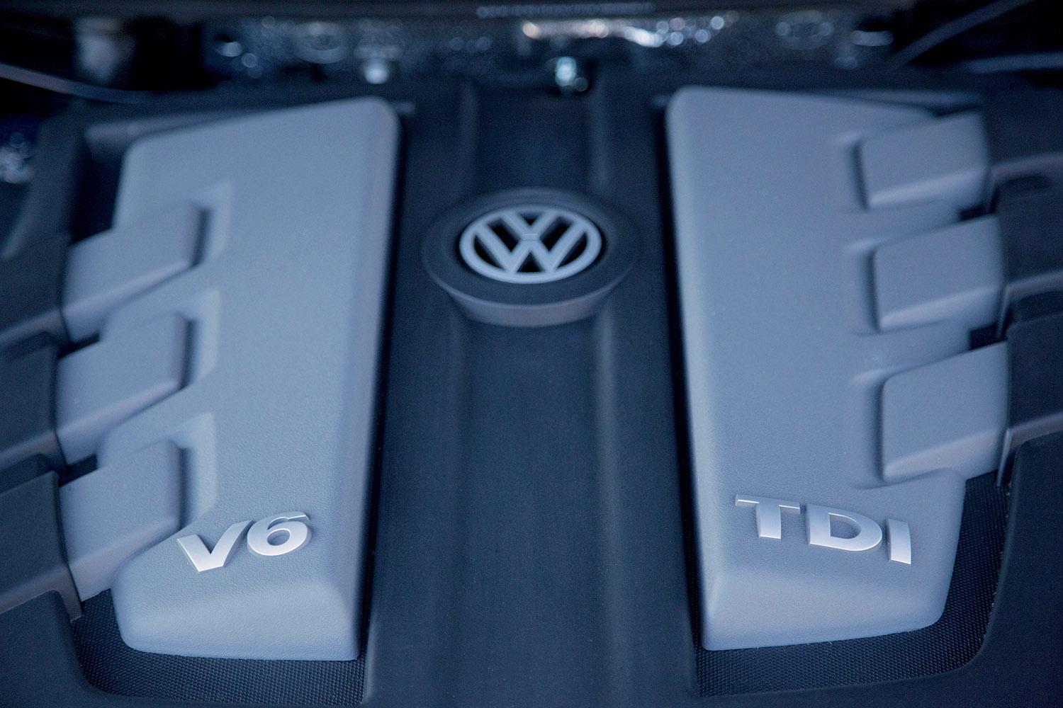 2014 Volkswagen Touareg TDI engine top