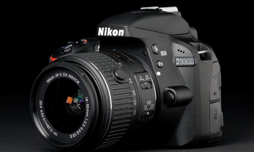 Nikon D3300 front left angle