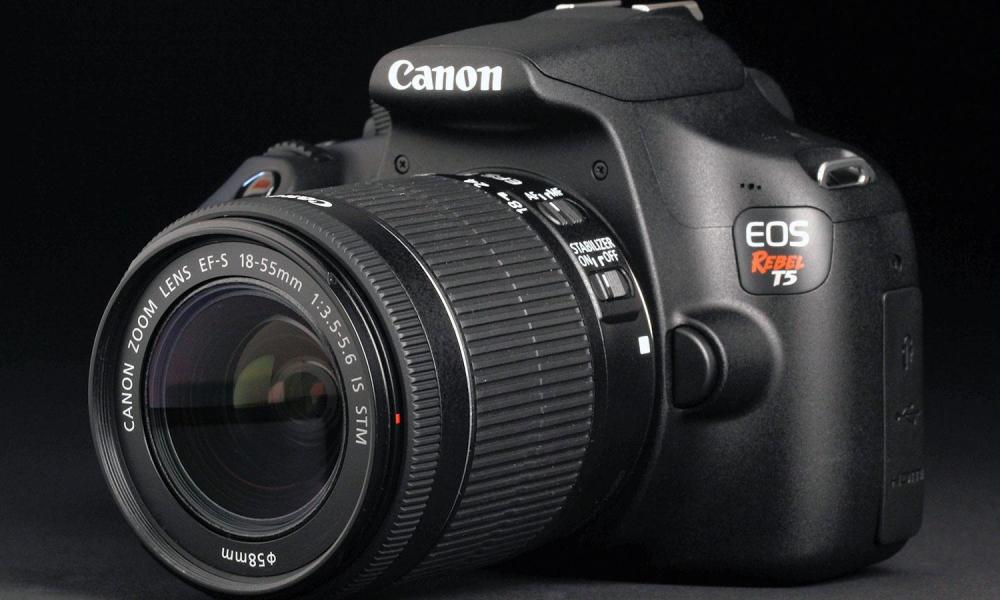 Canon EOS Rebel T5 front left angle lens