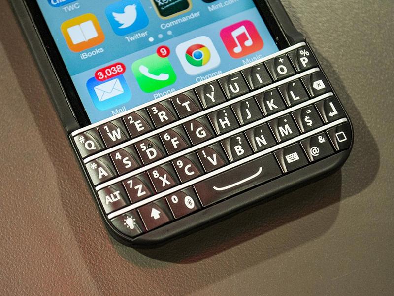 Is there a typo 2 deals keyboard for the iphone xr