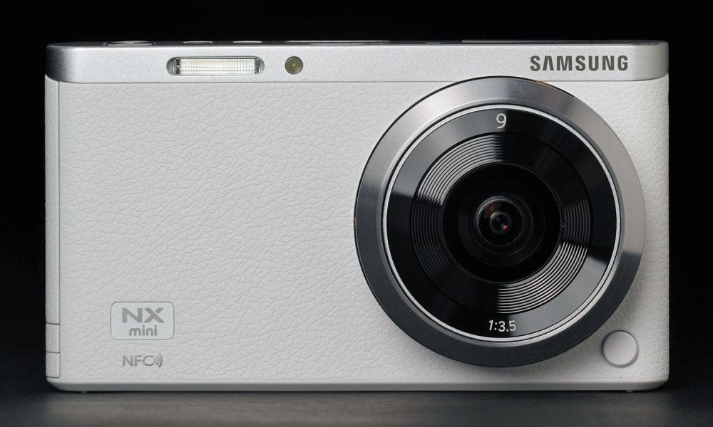 Samsung NX Mini front