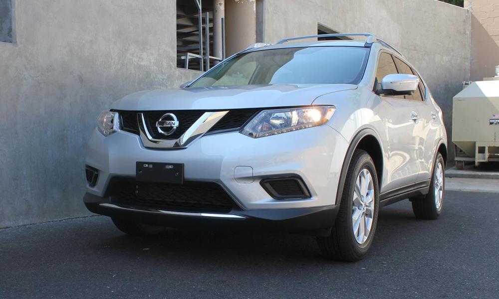 2014 Nissan Rogue SV front side angle