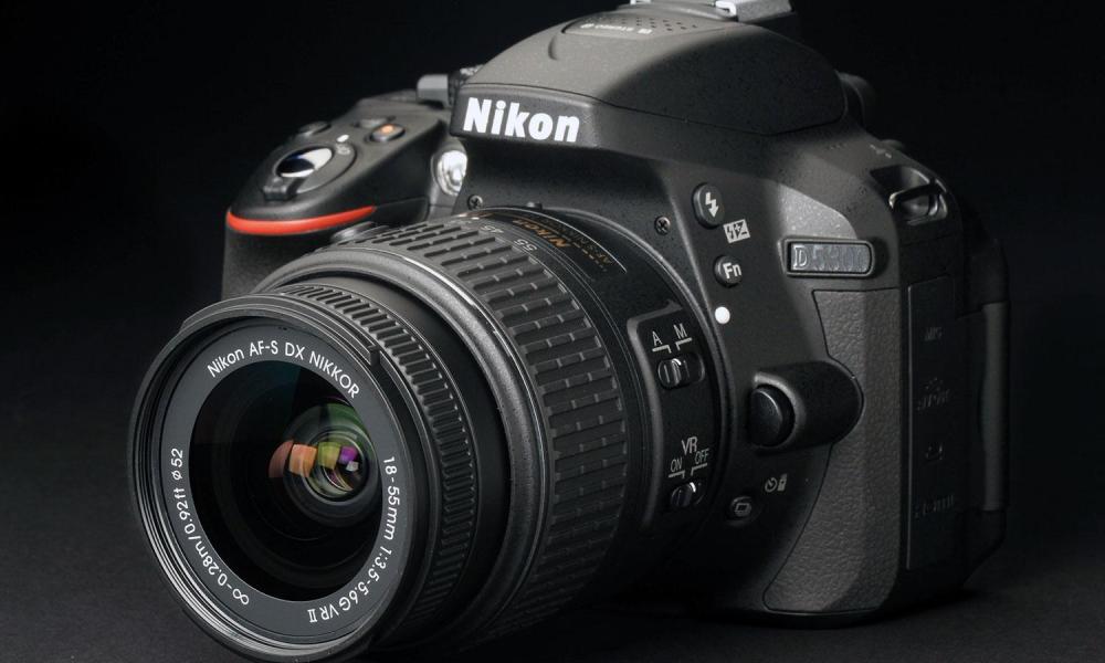 Nikon D5300 front left angle