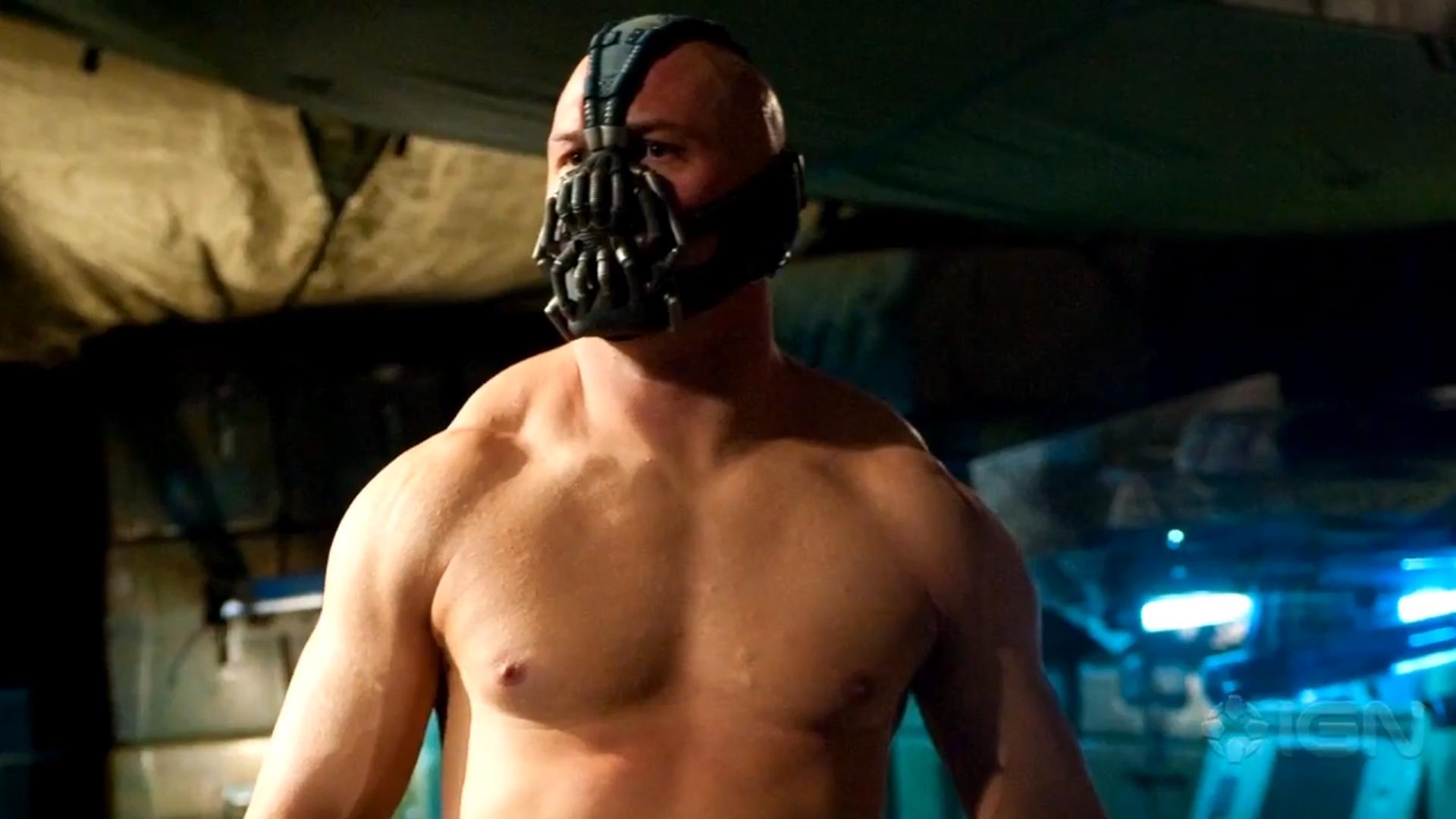 Tom Hardy como Bane em O Cavaleiro das Trevas Ressurge.