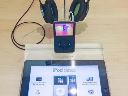 Discontinued iPod Classics selling for high prices on eBay Digital Trends