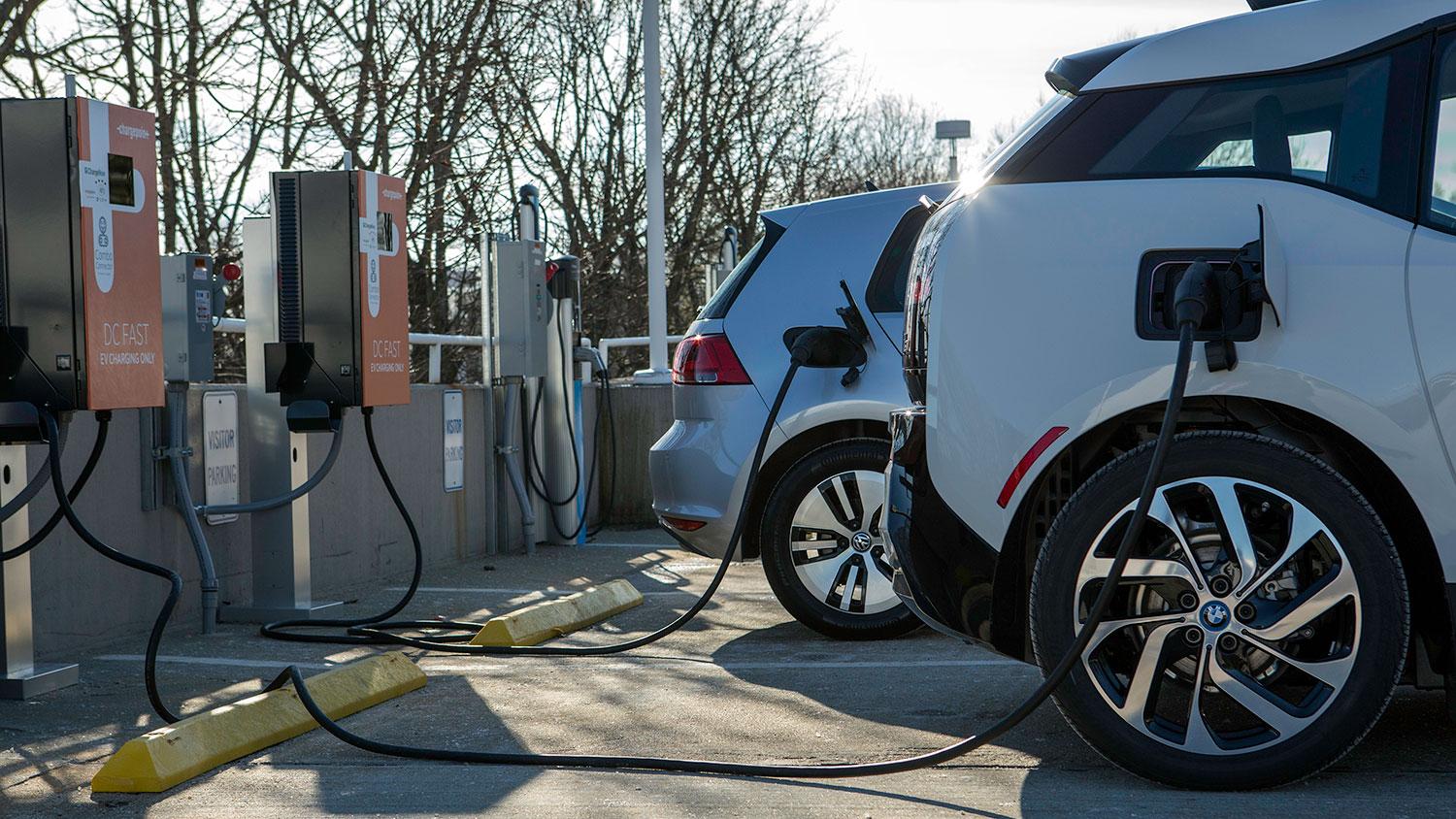 BMW, VW, and ChargePoint create Express Charging Corridors | Digital Trends