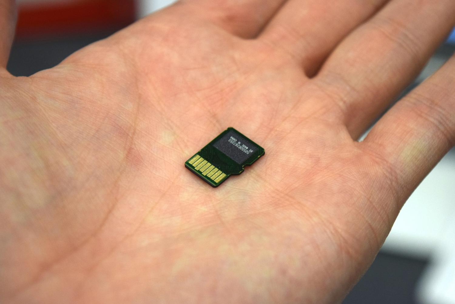 World's fastest 1TB microSD card, revealed at MWC, will cost $450 - CNET