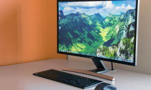 Samsung SD590C curved monitor hero 1