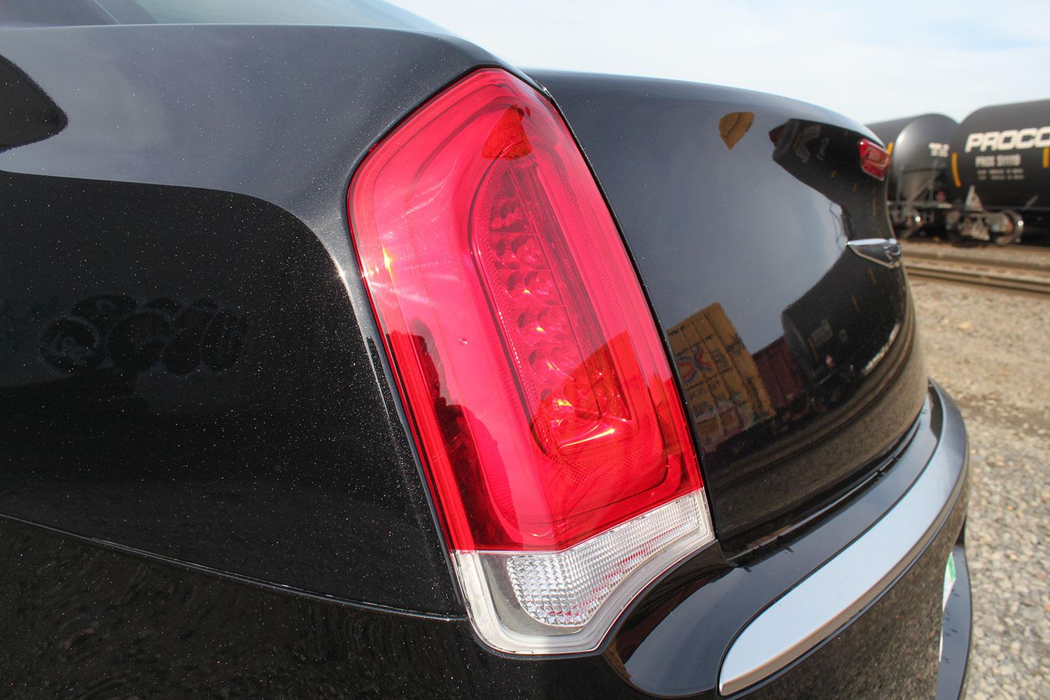 2015 Chrysler 300C Platinum: The Likeable Dinosaur - The Car Guide