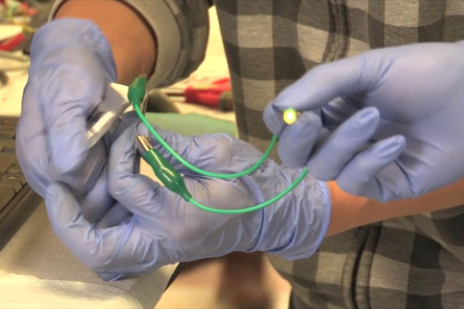 This Aluminum Battery Can Charge Your Phone in 1 Minute | Digital Trends