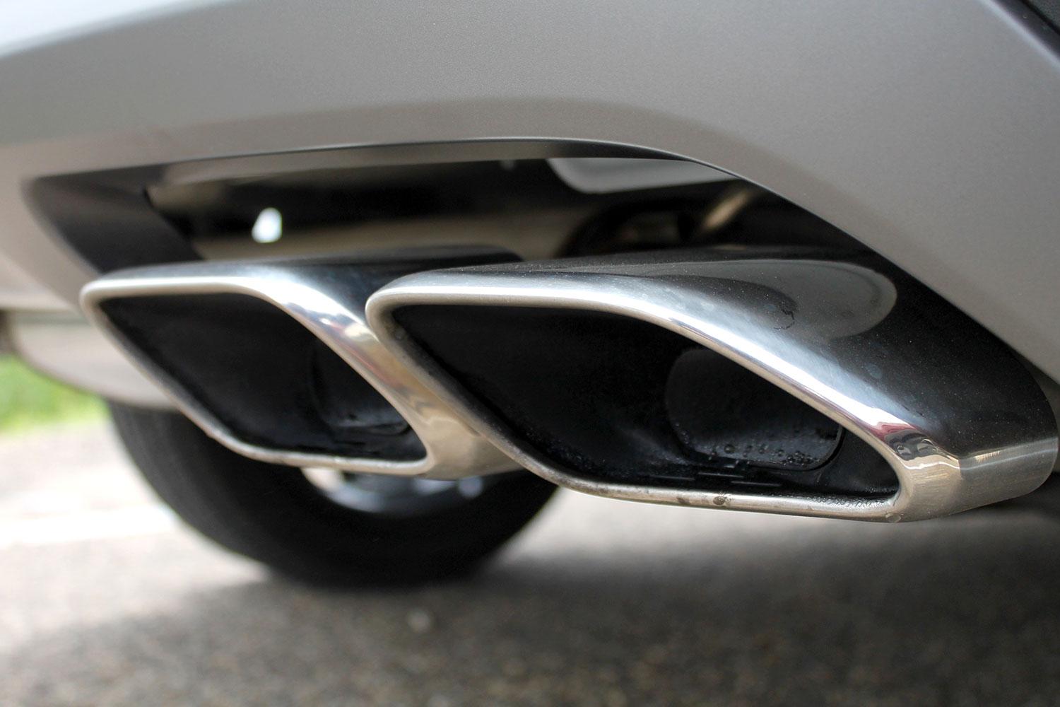 2016 Hyundai Tuscon Limited tailpipe