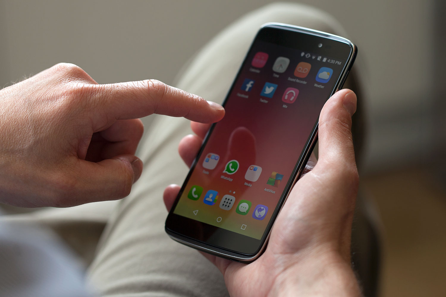 Alcatel OneTouch Idol 3 (5.5) review: Inexpensive but good, with a software  surprise - CNET