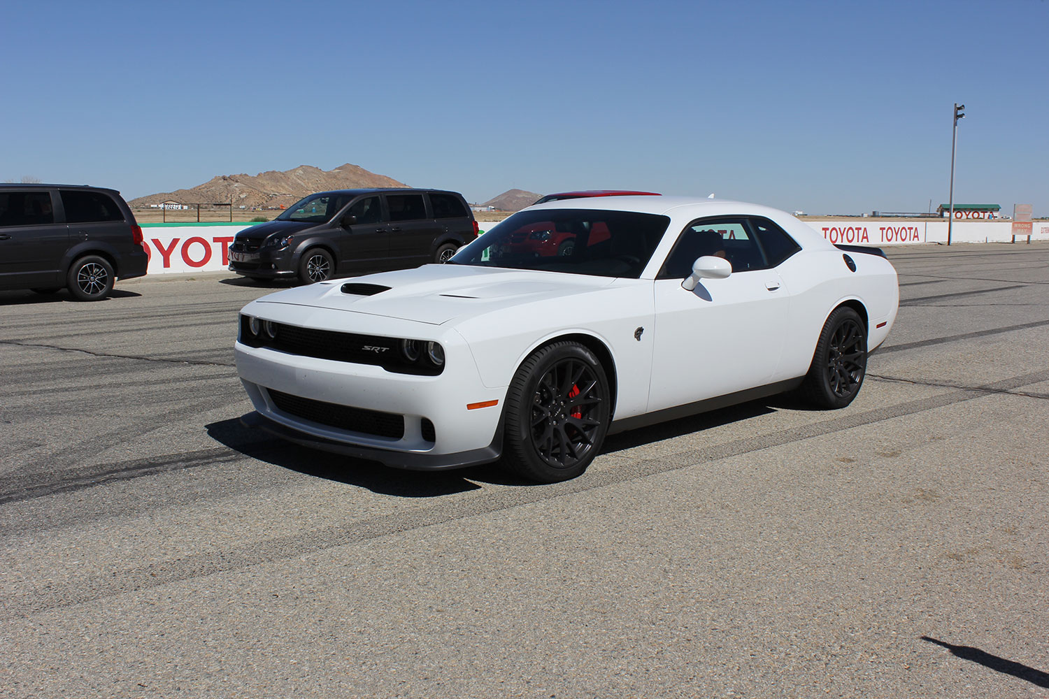 Review 2015 Dodge Charger And Challenger Srt Hellcats Digital Trends