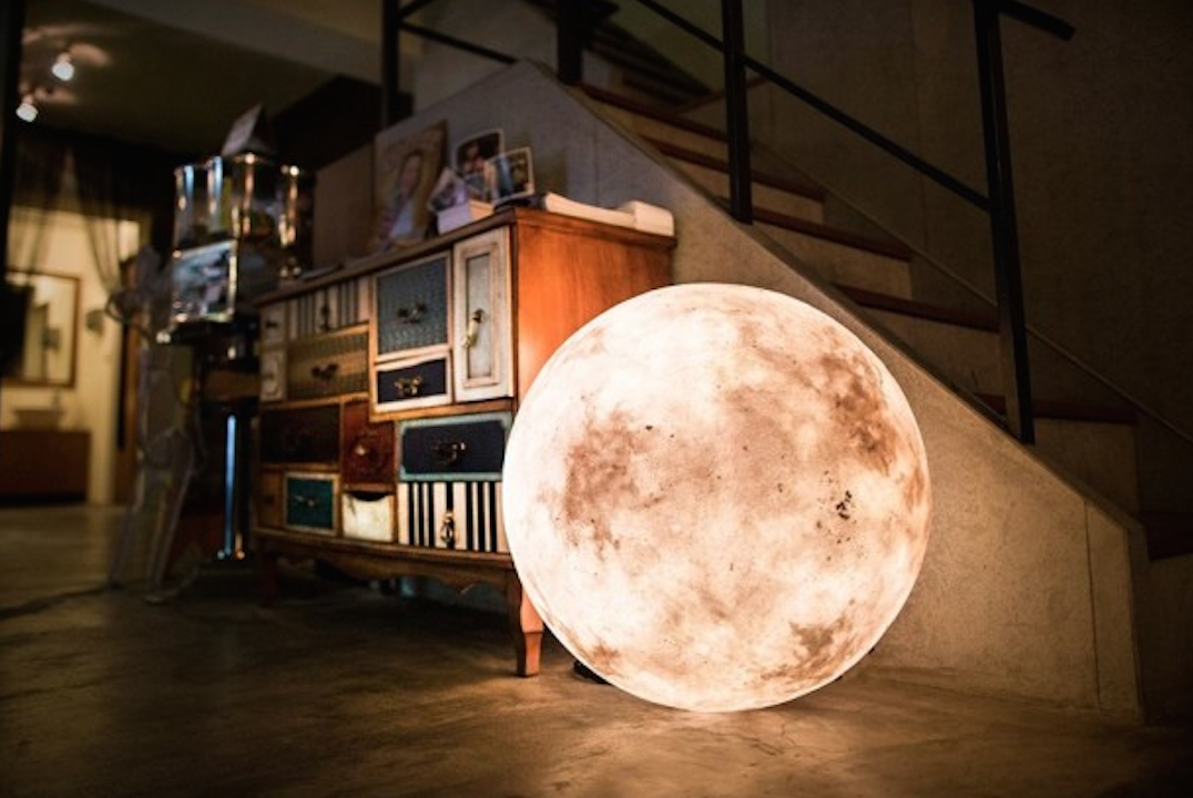 trends coming moon lamp