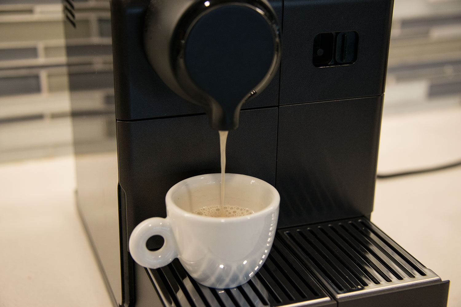 https://www.digitaltrends.com/wp-content/uploads/2015/10/DeLonghi-Nespresso-Lattissima-pouring.jpg?fit=1500%2C1000&p=1