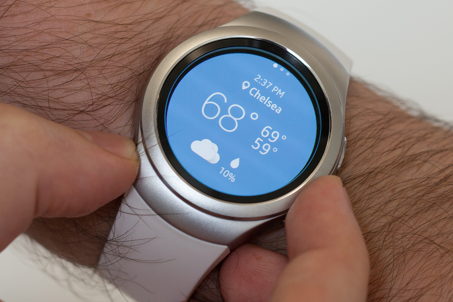 Samsung Pay finally comes to the Gear S2 in a public beta - The Verge