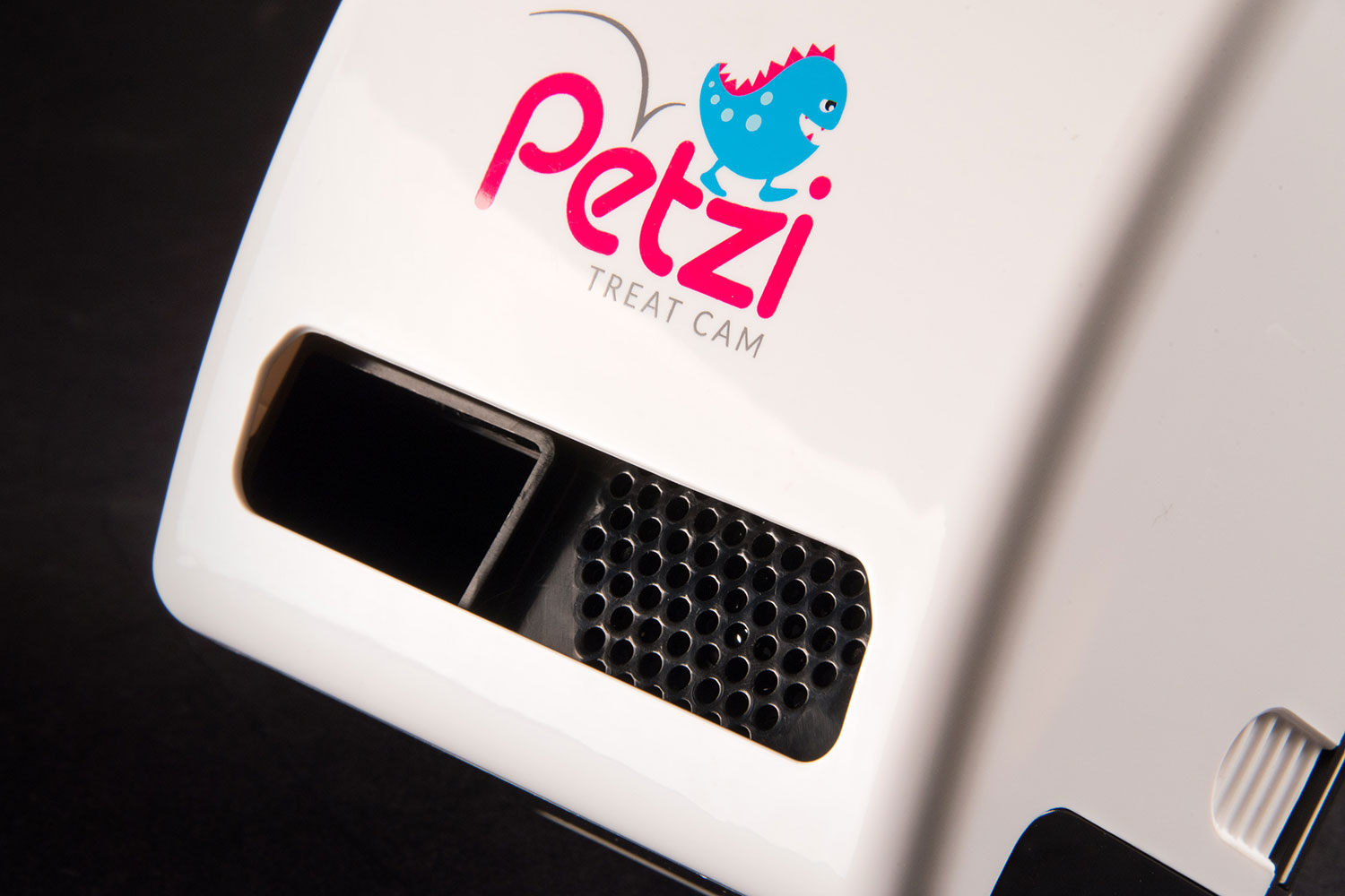 Petzi remote clearance treat camera