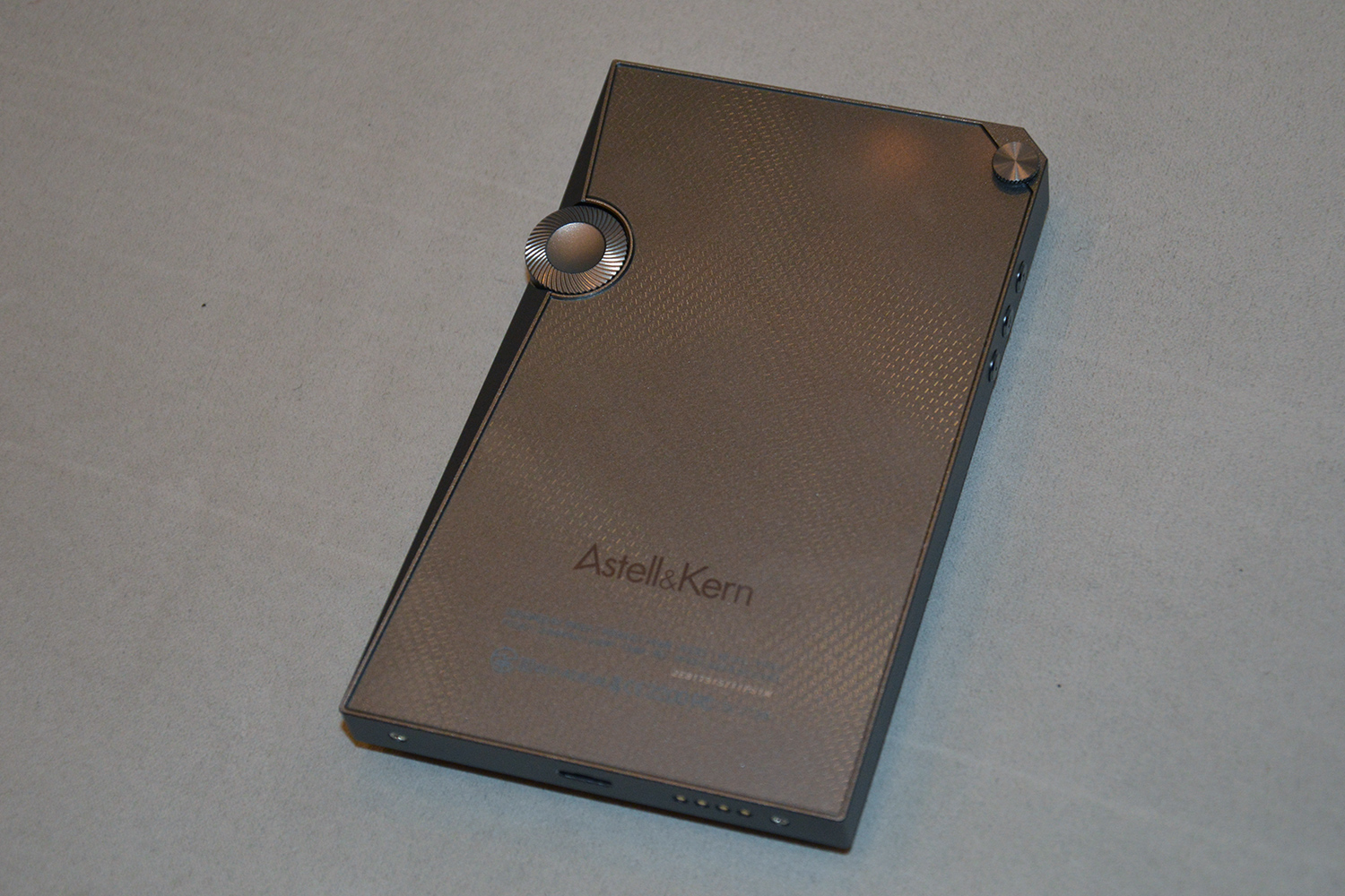 Astell&Kern Unveils New AK320, AK380 Copper Hi-Res Player