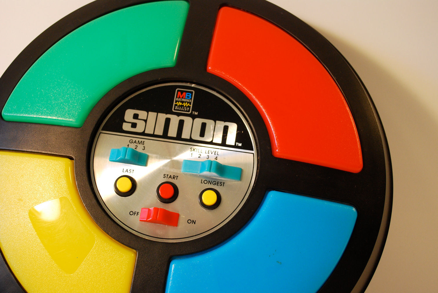 Simon Air Is Like Old Simon Game Only Touch-Free | Digital Trends