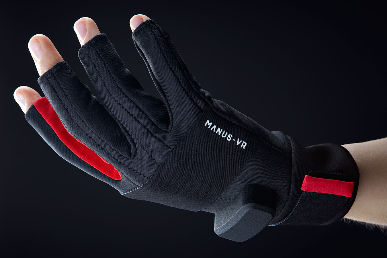 Manus VR Gloves Let You Reach Out And Touch The Future | Digital Trends