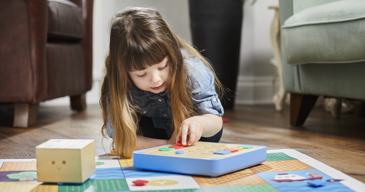 Cubetto: A toy robot teaching kids code & computer programming