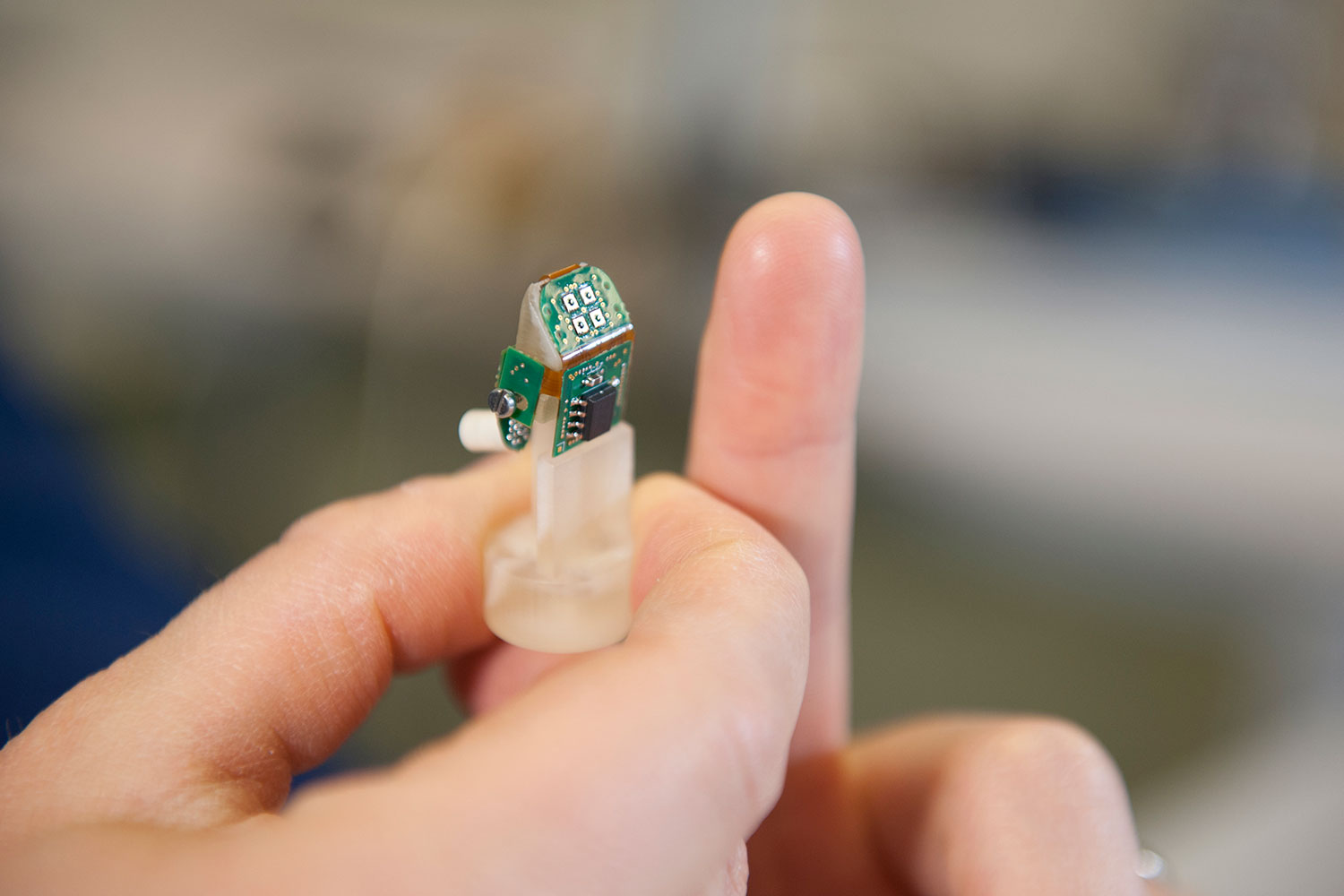 Bionic Fingertip Allows Amputee To Feel Again | Digital Trends