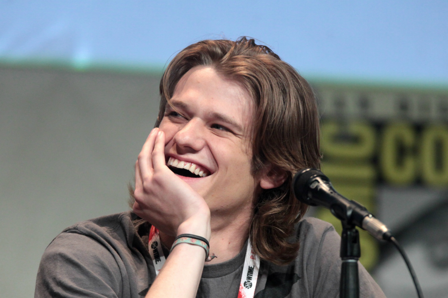 Lucas Till To Play Lead In MacGyver Reboot Pilot Digital Trends   Lucas Till Comic Con 