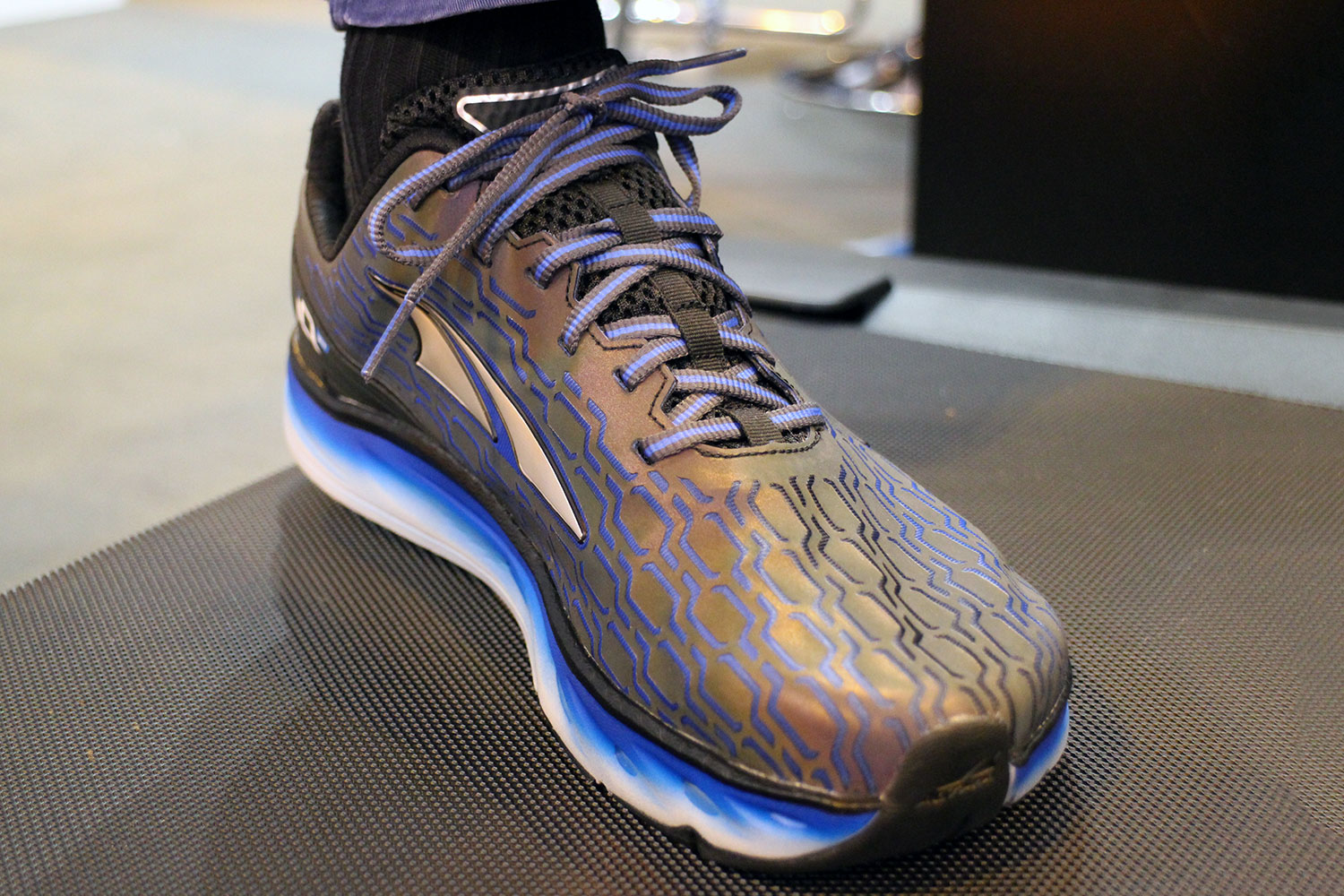 kwaadheid de vrije loop geven tegel Ellendig Altra IQ Smart Running Shoes: Features, Price, Release | Digital Trends