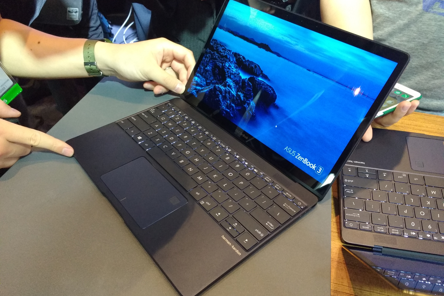 Asus Refreshing ZenBook UX310 With 7th-Gen Intel CPUs | Digital Trends