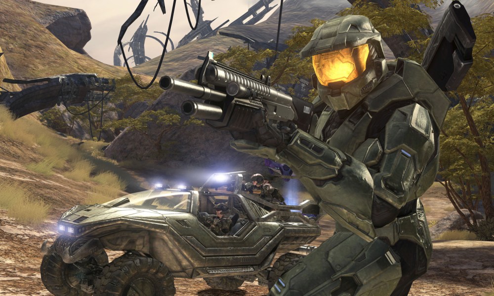 Master Chief aims a gun in Halo 3.