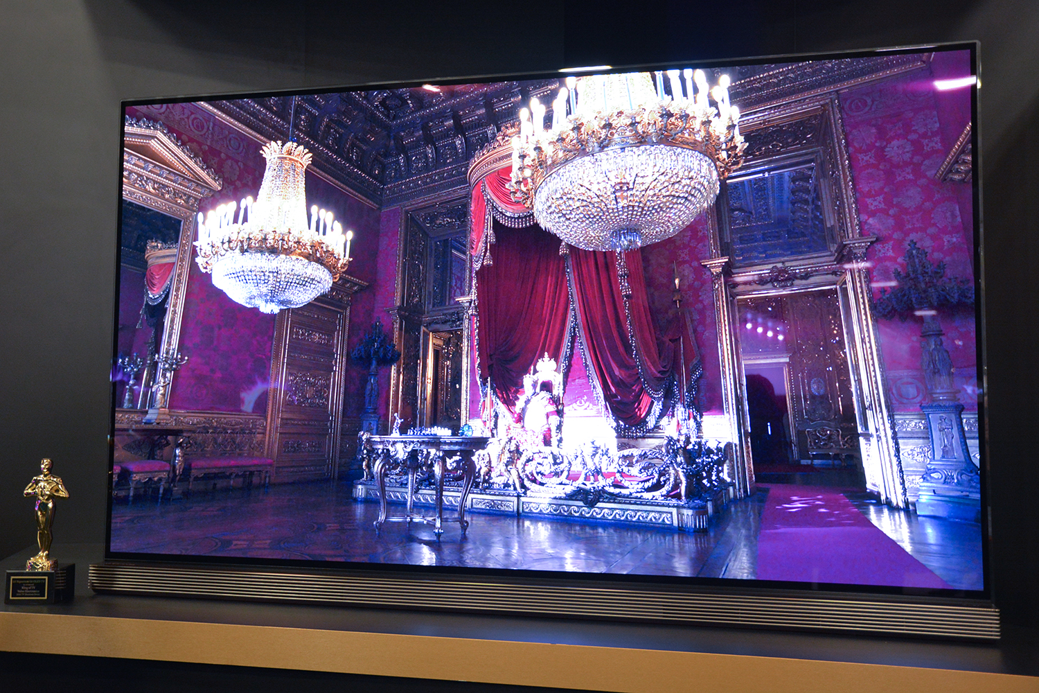 lg-shows-new-77-inch-signature-oled-tv-at-cedia-2016-digital-trends