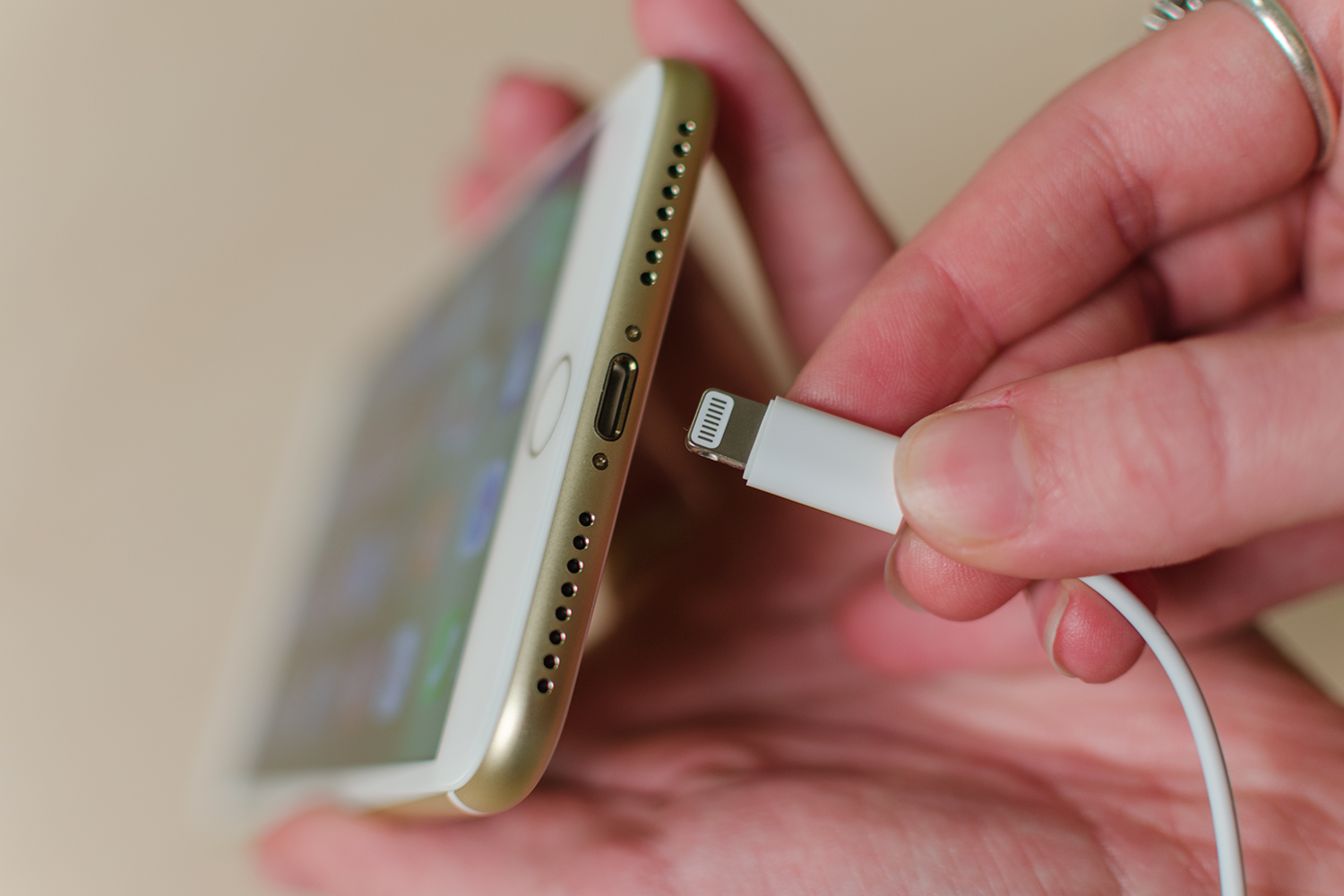 iPhone Sticking With Lightning Port Over USB-C for 'Foreseeable Future' -  MacRumors