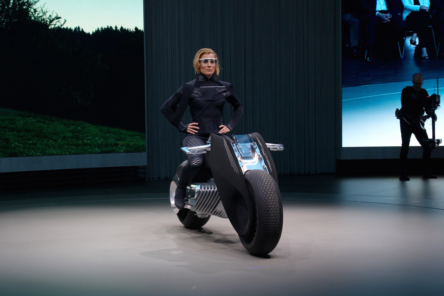 Bmw Reveals Motorrad Vision Next 100 Concept Pictures Digital Trends