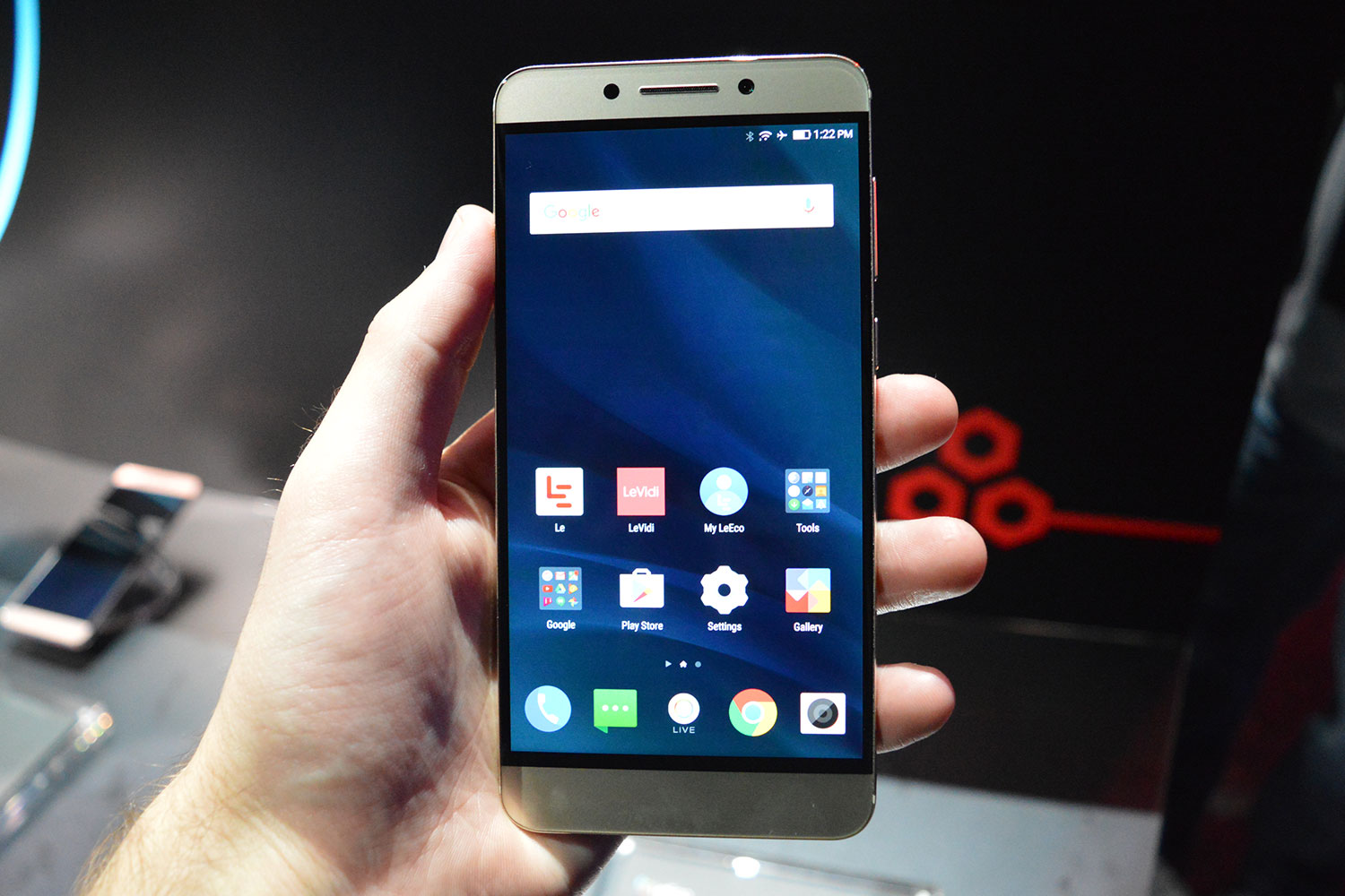 LeTV Le Max Pro: First Snapdragon 820 Phone Hands-On | Ubergizmo