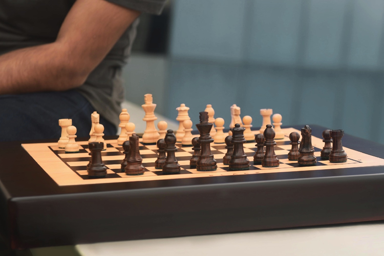 Awesome Kickstarter Chess Set Pieces Move On Their Own