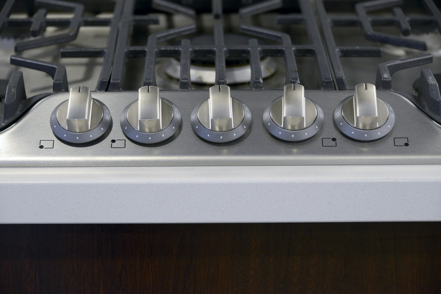 Frigidaire FPEF3077QF review: Lackluster cooktop makes this range fizzle -  CNET