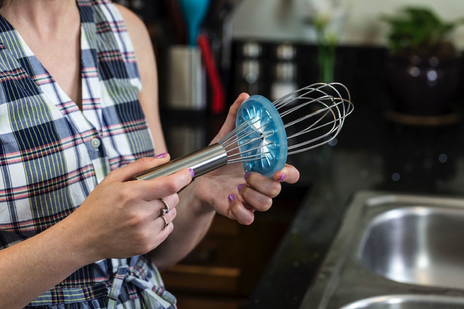 Whisk Wiper Lets You Easily Clean Messy Whisks