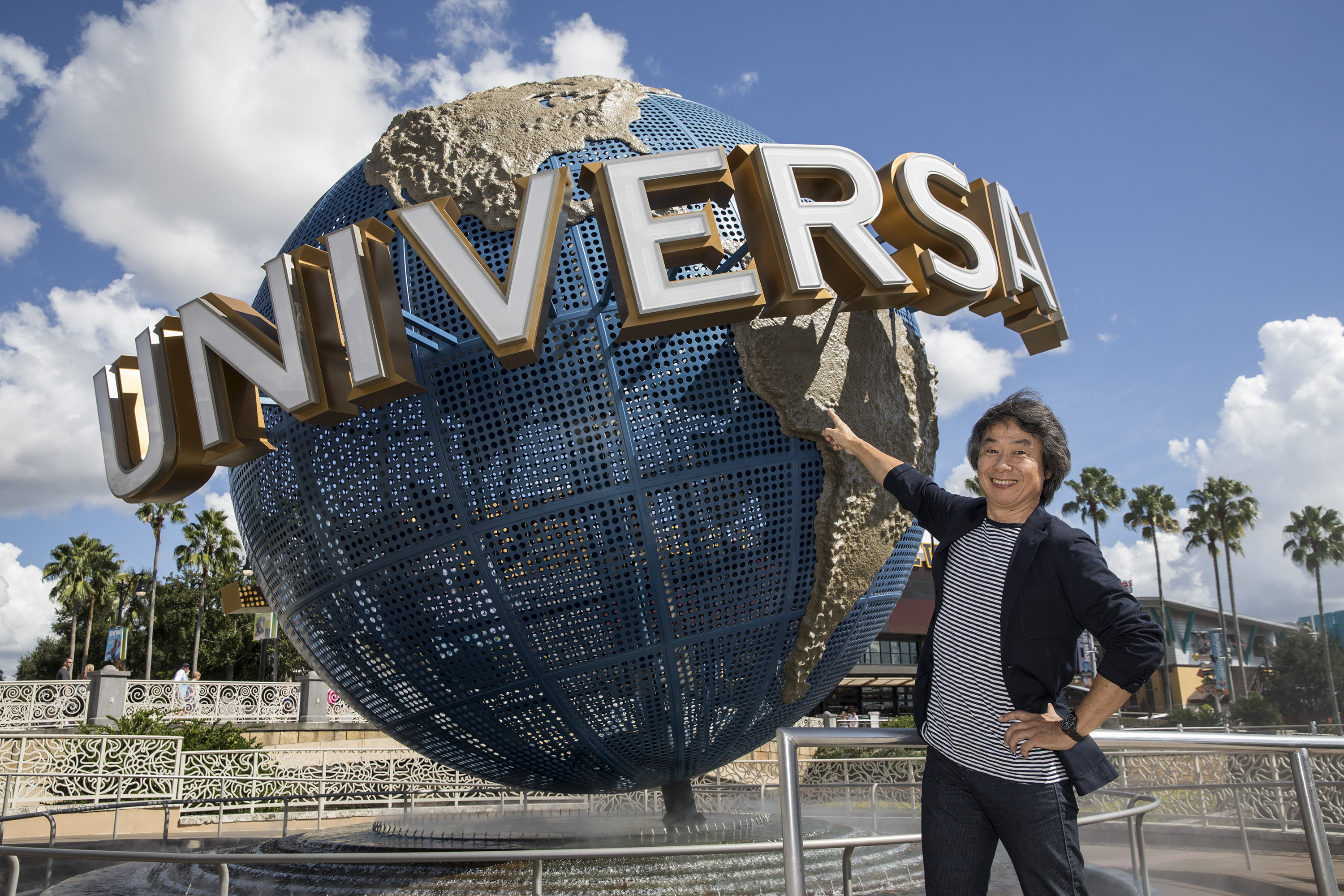 Lucky Tourist Takes A Photo With Shigeru Miyamoto At Nintendo