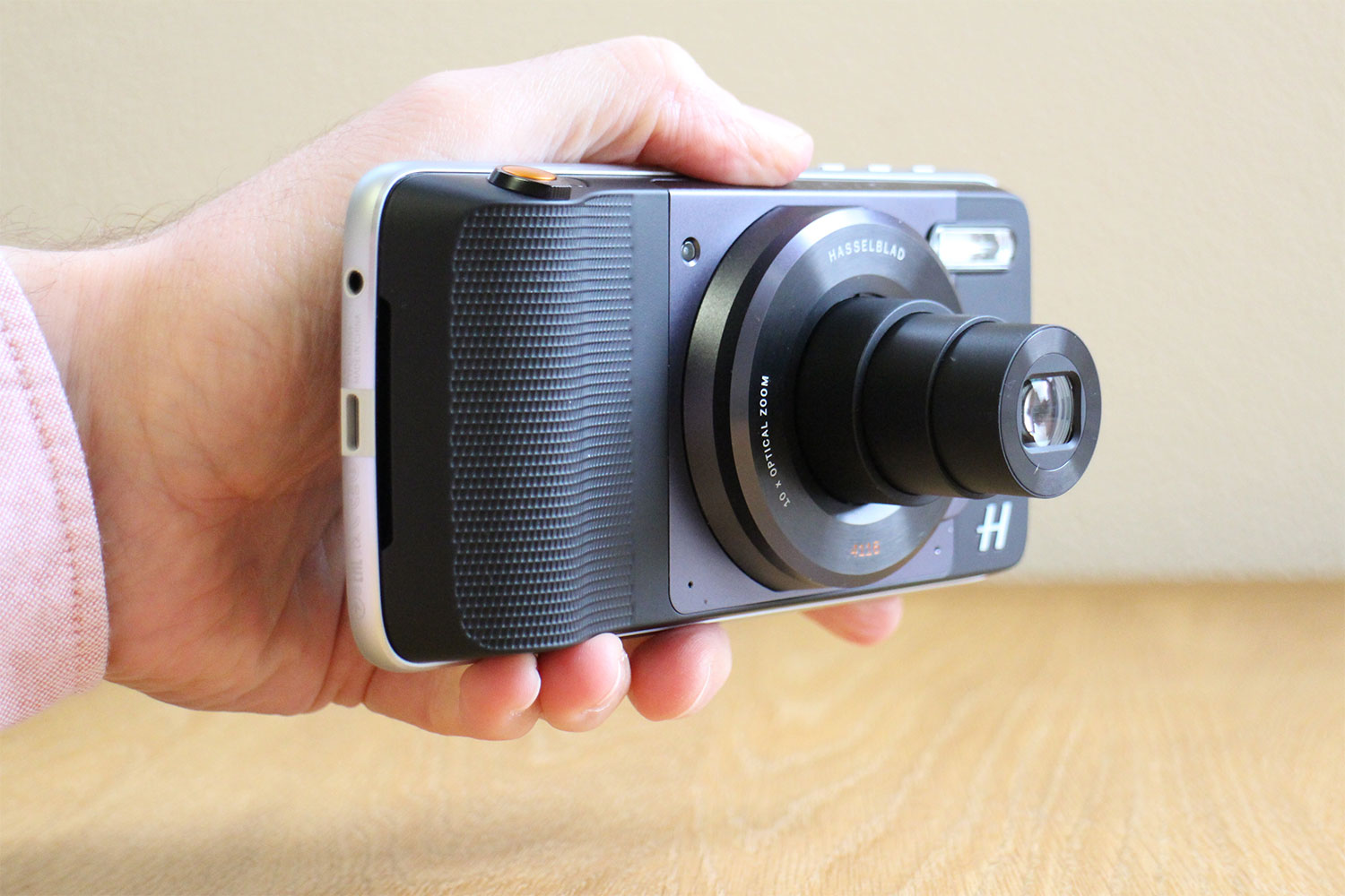 Hasselblad True Zoom Moto Mod Review | Digital Trends