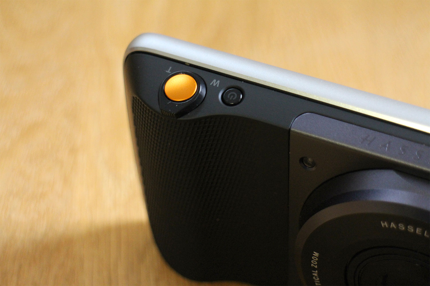 Hasselblad True Zoom Moto Mod Review | Digital Trends