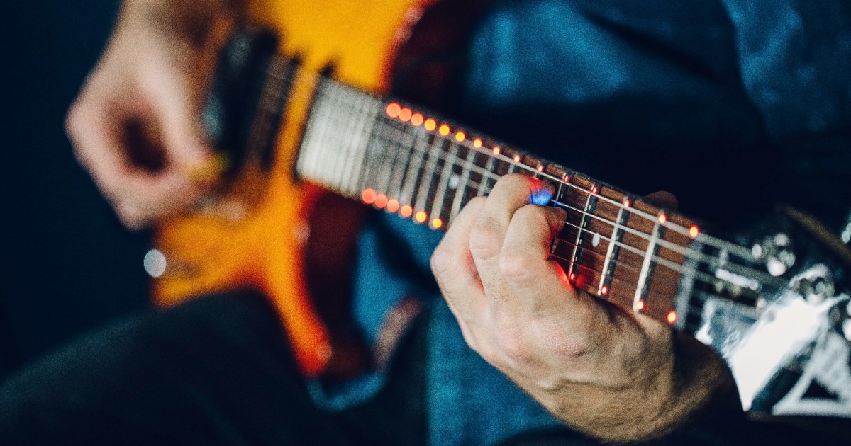 Fret Zeppelin Teaches Guitar By Guiding Your Fingers With LEDs ...